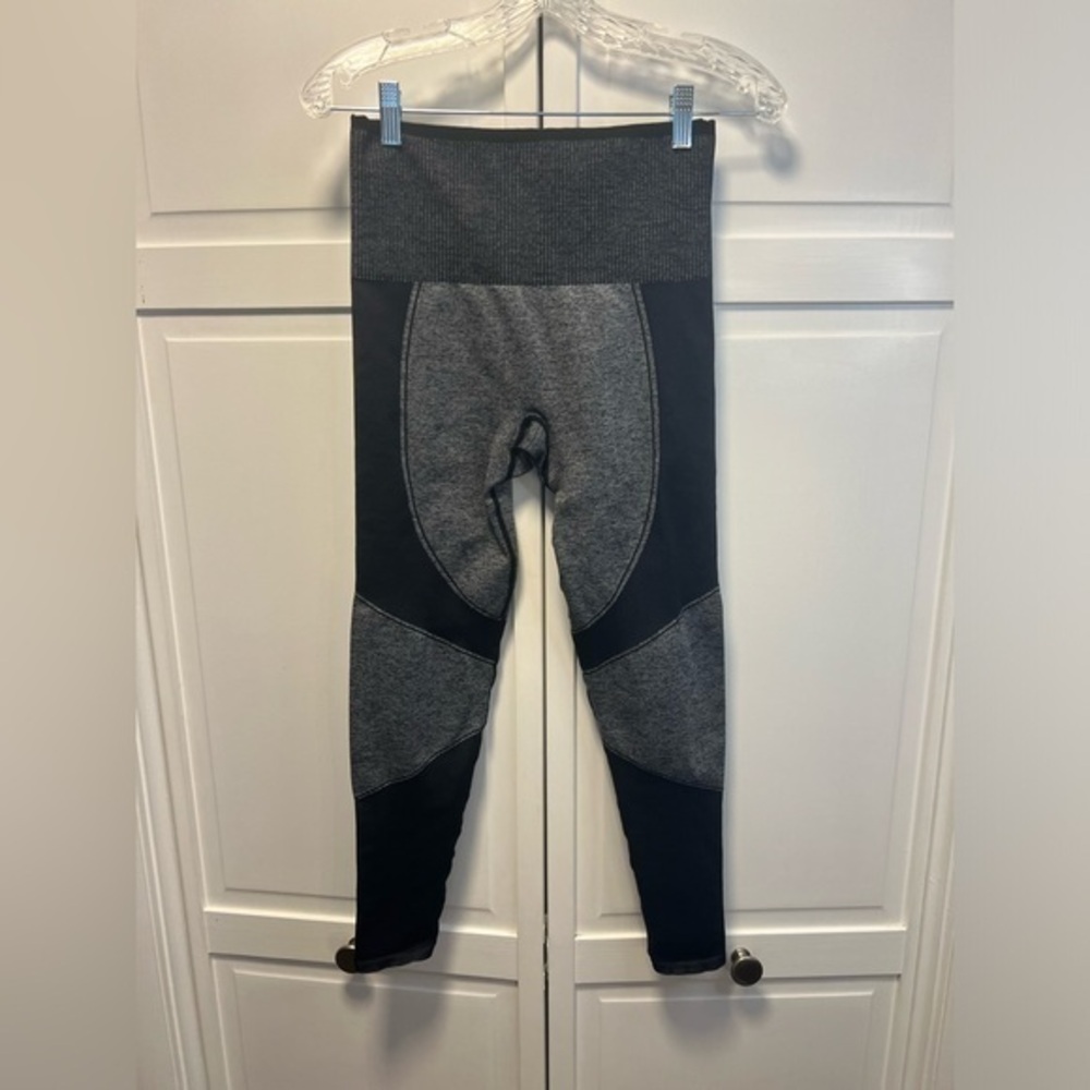 THIRDLOVE Flex Seamless Compression Leggings Women’s Medium Color Gray and Black